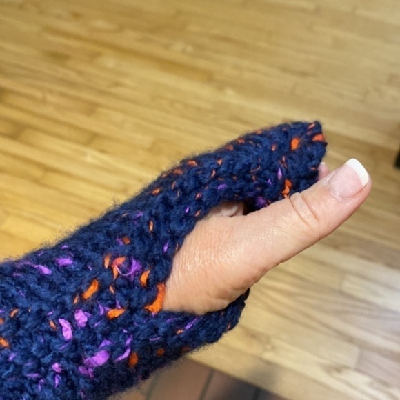 Hand crafted bulky multi colored knit fingerless gloves - Picture 9 of 9